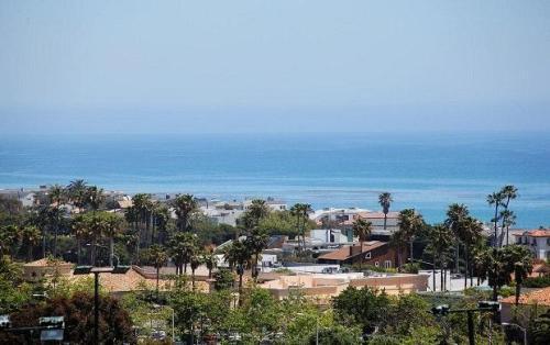 23902 De Ville Way, Unit A in Malibu, CA - Building Photo