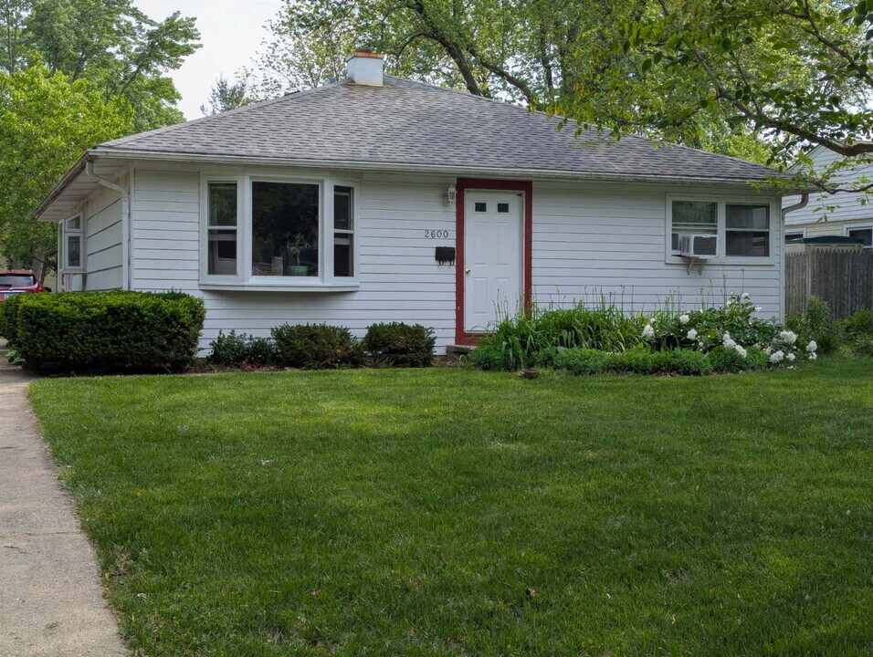 2600 George St in Rolling Meadows, IL - Building Photo