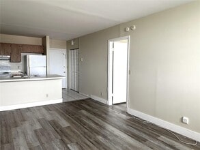 2501 Riverside Dr in Coral Springs, FL - Building Photo - Building Photo