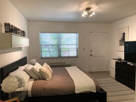 911 Meridian Ave in Miami Beach, FL - Building Photo