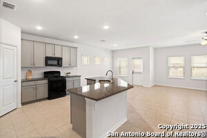 8310 Tobiano Wy in San Antonio, TX - Building Photo - Building Photo