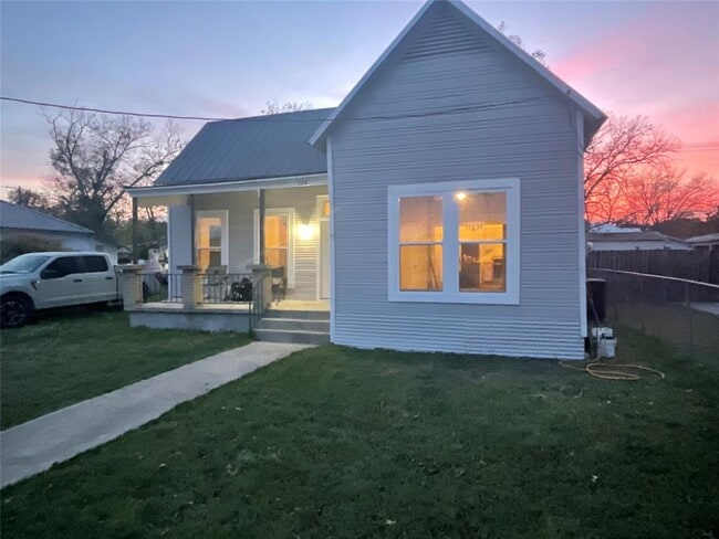 104 S Broad St in Lampasas, TX - Building Photo - Building Photo