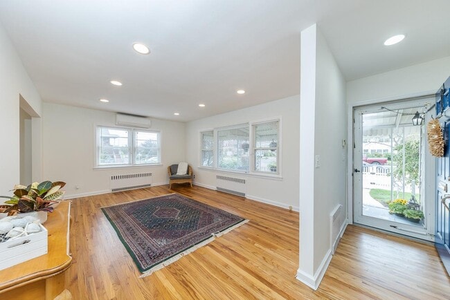 165 Franklin S Blvd in Long Beach, NY - Building Photo - Building Photo