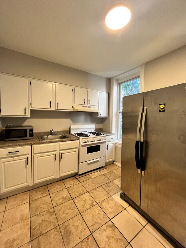 322 Baldwin Ave, Unit 1R