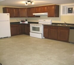 105 Bayview Pky in Newmarket, ON - Building Photo - Building Photo