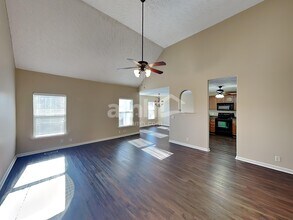 1642 Zurich Dr in Spring Hill, TN - Foto de edificio - Building Photo