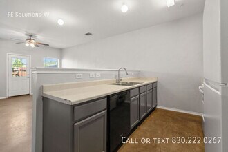 10714 Mathom Landing in Universal City, TX - Building Photo - Building Photo