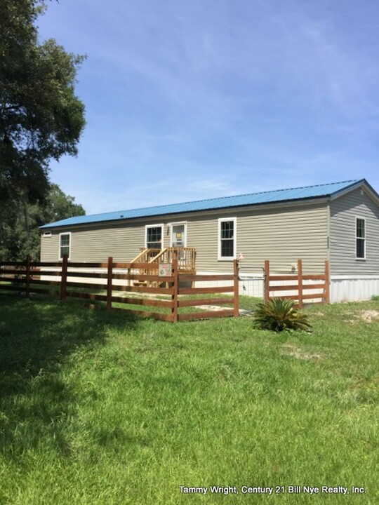 35533 Chambers Dr in Zephyrhills, FL - Building Photo