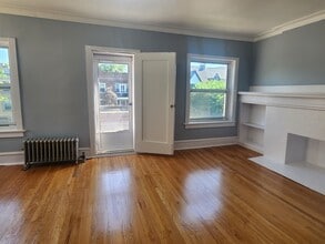 1058 W Columbia Ave, Unit 3rd Floor in Chicago, IL - Building Photo - Building Photo