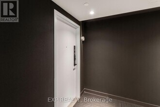 3900 Confederation Pkwy in Mississauga, ON - Building Photo - Building Photo