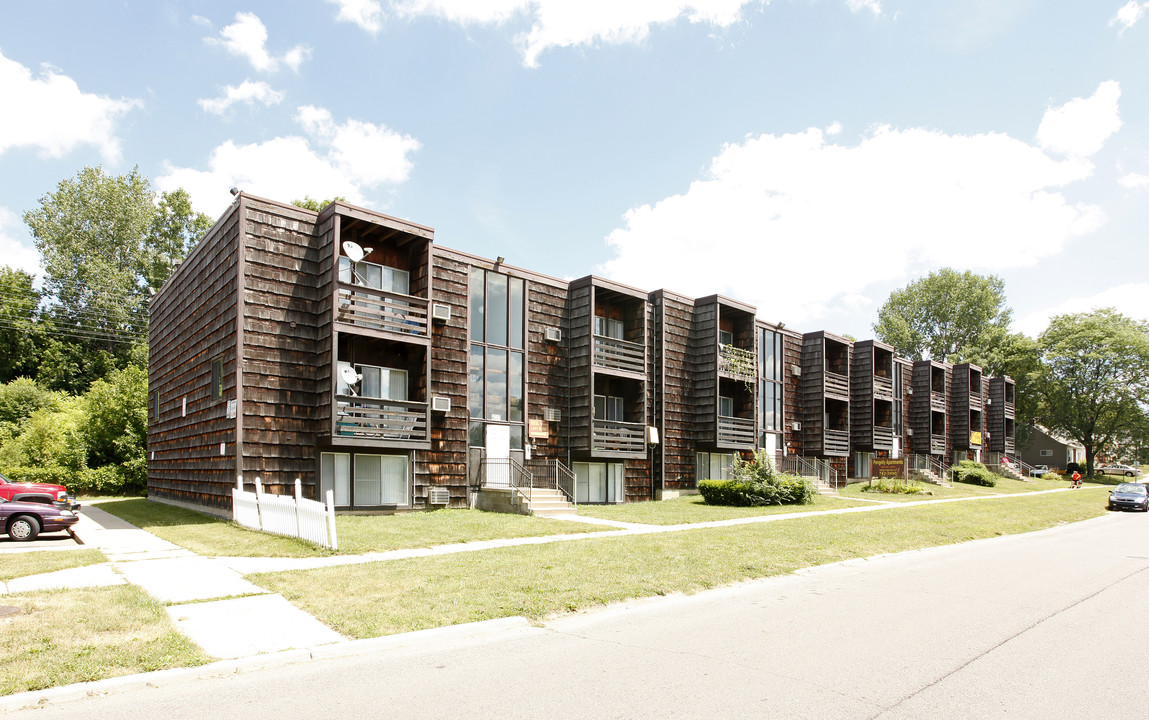 Pengelly Apartments in Flint, MI - Building Photo