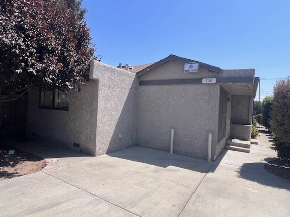 502 S Santa Fe St-Unit -#A in Visalia, CA - Foto de edificio