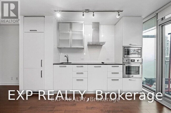 12-612 York St in Toronto, ON - Building Photo - Building Photo