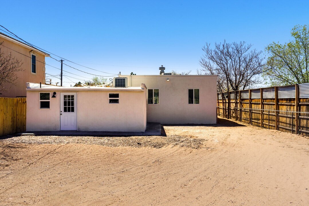 505 Headingly Ave NW-Unit -Casita in Albuquerque, NM - Building Photo