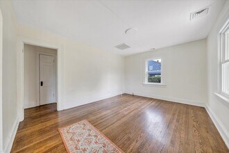 109 Crestview Dr in Madison Heights, VA - Building Photo - Building Photo