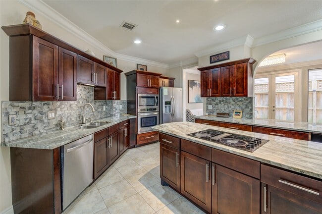 property at 2527 Potomac Dr