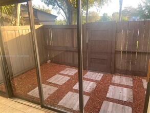 2191 Bayberry Dr in Pembroke Pines, FL - Building Photo - Building Photo