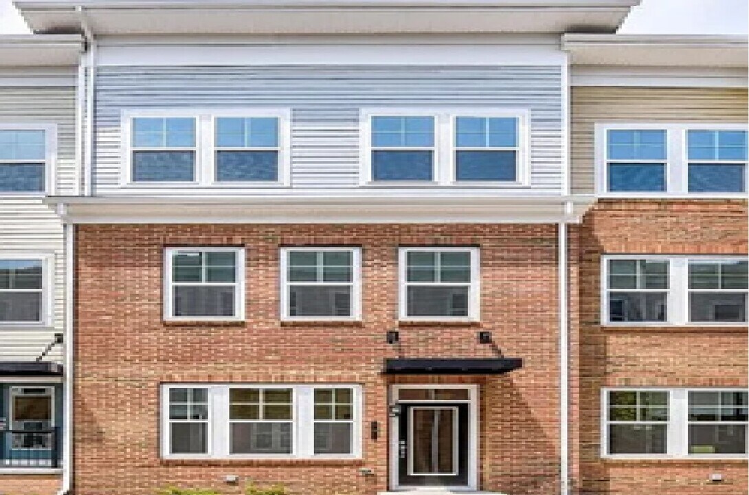 6 Bond St in North Brunswick, NJ - Foto de edificio