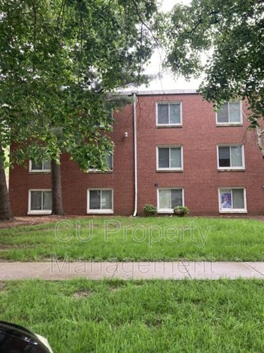 709 W Church St in Champaign, IL - Building Photo