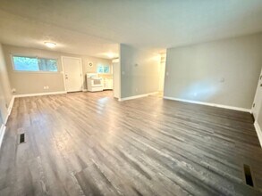 300 Ives Ln in Dayton, OH - Building Photo - Building Photo