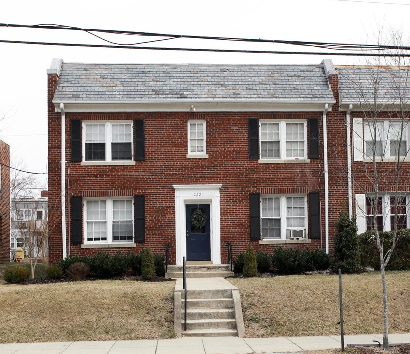 2221 40th Pl NW in Washington, DC - Building Photo