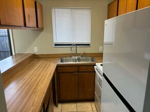 3839 NW Huntsboro St, Unit 101 in Lake City, FL - Building Photo - Building Photo