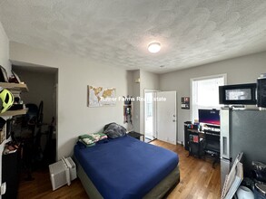 13 Pleasant St, Unit 1 in Cambridge, MA - Building Photo - Building Photo