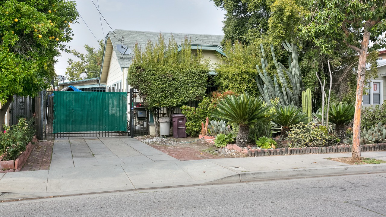 2 Unit Multi-Family in Glendale, CA - Building Photo