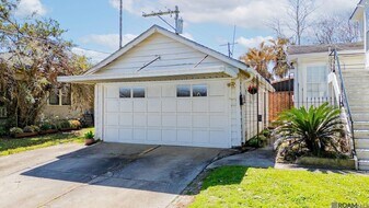 2102 Olive St, Unit A in Baton Rouge, LA - Building Photo