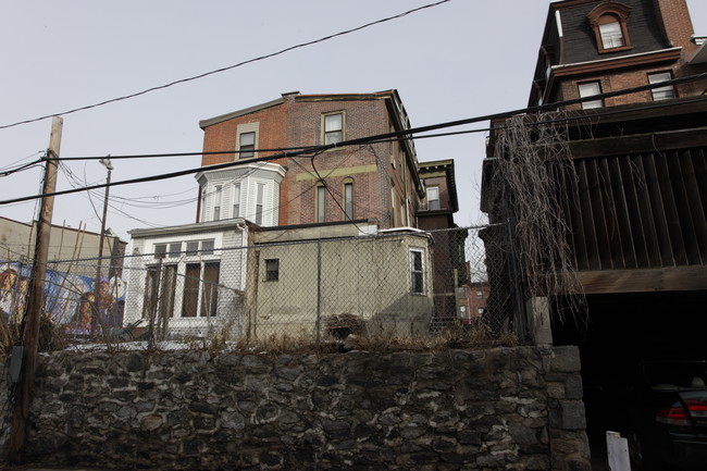 1916 Spring Garden St in Philadelphia, PA - Building Photo - Building Photo