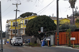 Aptos Village - Townhomes in Aptos, CA - Building Photo - Building Photo