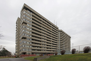 1300 Mississauga Valley Blvd in Mississauga, ON - Building Photo