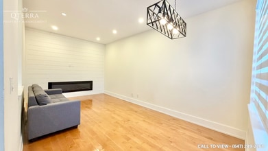 388 Prince Of Wales Dr in Mississauga, ON - Building Photo - Building Photo