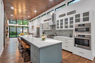 10043 Woodgrove Dr in Dallas, TX - Building Photo - Building Photo