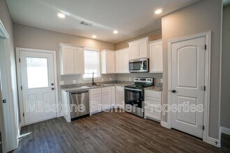 320 W Bond St in Denison, TX - Building Photo - Building Photo