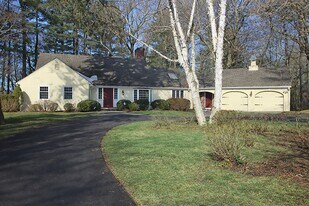 74 Prynne Ridge Rd in Longmeadow, MA - Building Photo