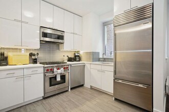 125 E 83rd St in New York, NY - Foto de edificio - Building Photo