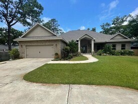 6148 E Bay Blvd in Gulf Breeze, FL - Building Photo