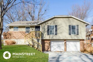 305 SE Westminister Rd in Blue Springs, MO - Building Photo