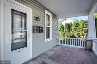 424 W Main St in Palmyra, PA - Building Photo