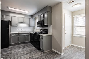 Skylar Pointe in Warner Robins, GA - Building Photo