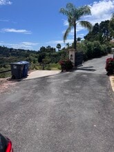 800 Toro Canyon Rd in Santa Barbara, CA - Foto de edificio - Building Photo