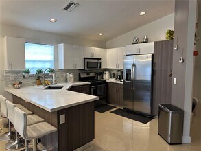 112 Gables Blvd in Weston, FL - Building Photo - Building Photo