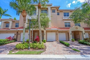 4505 Artesa Way S in Palm Beach Gardens, FL - Building Photo