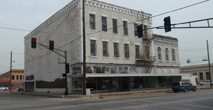 201-205 E Chambers St in Cleburne, TX - Building Photo - Building Photo