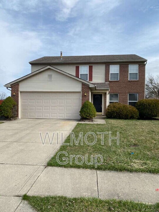 2265 Valley Creek E Ln in Indianapolis, IN - Building Photo