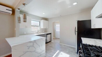 1009 Bryn Mawr Dr NE in Albuquerque, NM - Building Photo - Building Photo