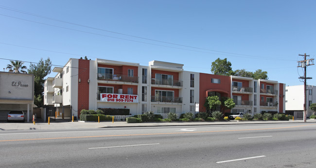 13820 Victory Blvd in Van Nuys, CA - Building Photo - Building Photo