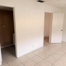 6518 SW 41st St in Davie, FL - Building Photo - Building Photo