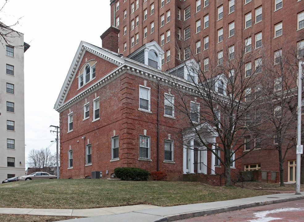 The Mansion Apartments at Cloversdale in Baltimore, MD - Foto de edificio